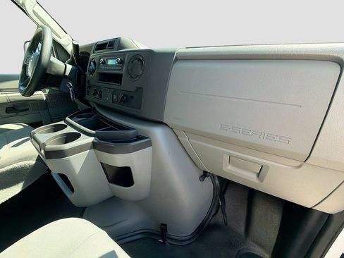 Used 2023 Ford E-450 and Econoline 450 Super Duty RWD image 24