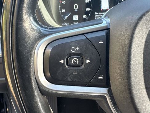 Used 2019 Volvo XC60 T5 Momentum w/ Multimedia Package image 22