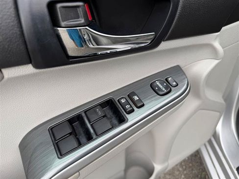 Used 2012 Toyota Camry XLE w/ Leather Pkg FWD image 28
