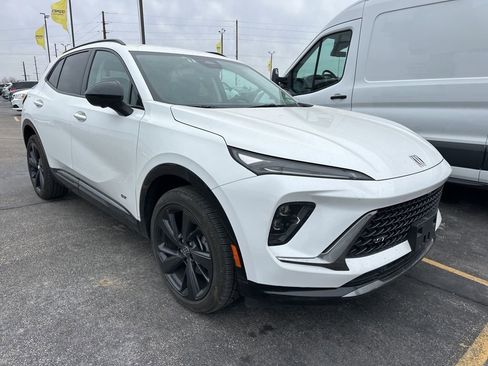 Used 2024 Buick Envision Sport Touring image 2