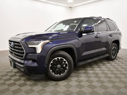 Used 2023 Toyota Sequoia SR5 w/ SR5 Premium Package image 2