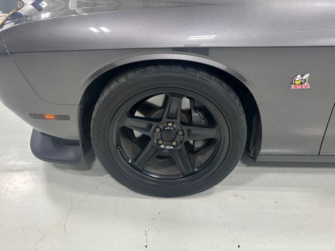 Used 2022 Dodge Challenger R/T Scat Pack w/ Driver Convenience Group RWD image 7
