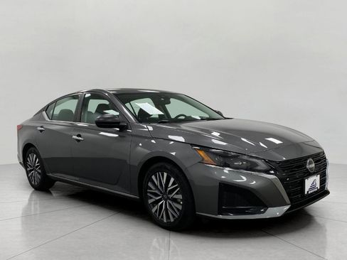Certified 2025 Nissan Altima 2.5 SV FWD image 30