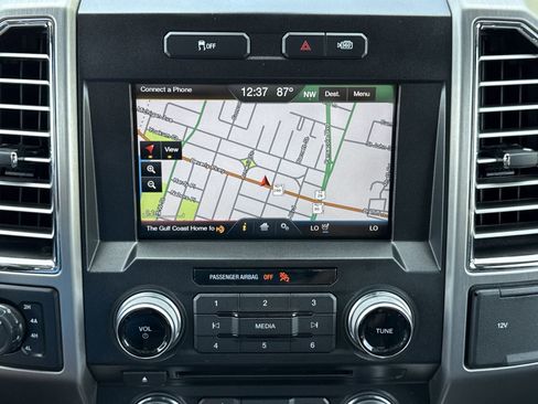 Used 2015 Ford F150 Platinum w/ Equipment Group 701A Luxury AWD/4WD image 27