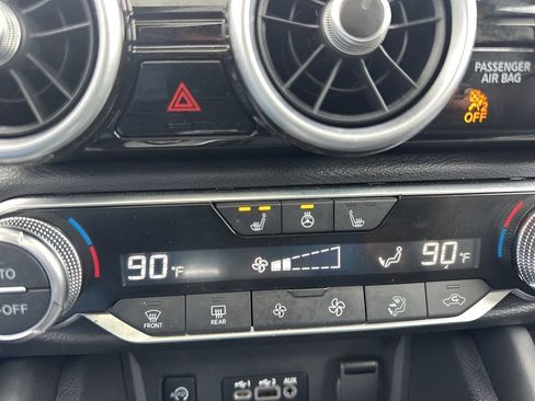 Used 2025 Nissan Sentra SR w/ SR Premium Package image 21