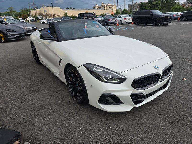 Used 2025 BMW Z4 M40i w/ Edition RWD image 11