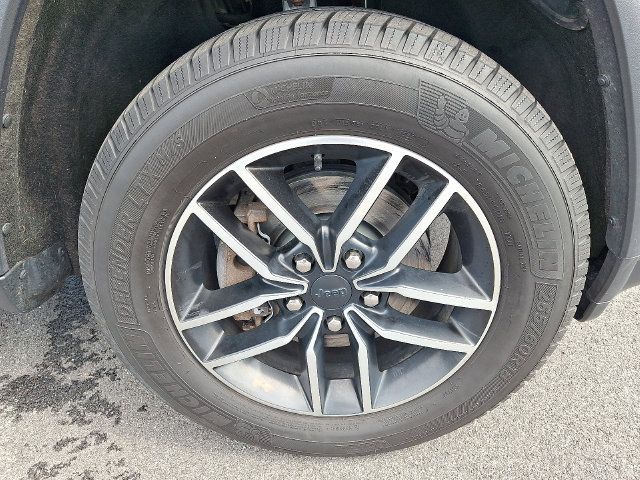 Used 2019 Jeep Grand Cherokee Trailhawk AWD/4WD image 9