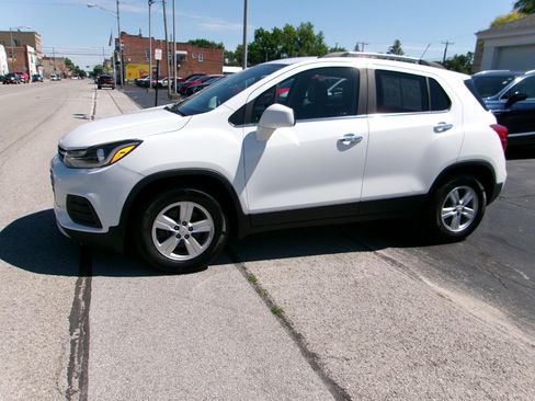 Used 2017 Chevrolet Trax LT w/ LT Convenience Package FWD image 1