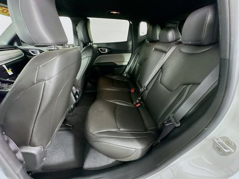 Certified 2025 Jeep Compass Limited AWD/4WD image 33