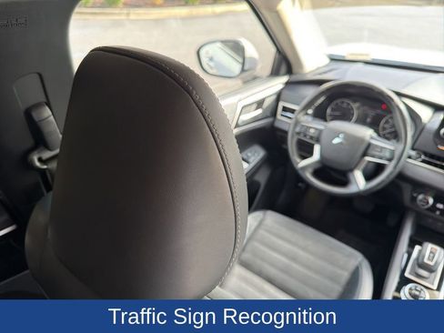 Used 2022 Mitsubishi Outlander SE image 15