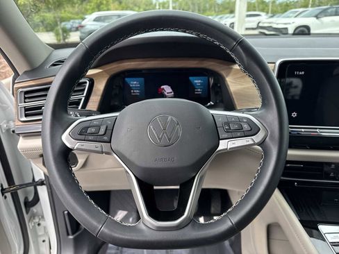 Certified 2025 Volkswagen Atlas SE image 21