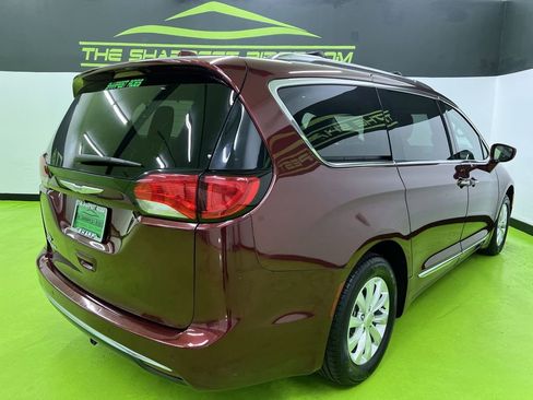 Used 2019 Chrysler Pacifica Touring-L FWD image 10