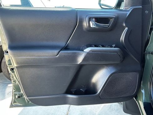 Used 2022 Toyota Tacoma TRD Off-Road w/ Technology Package image 15