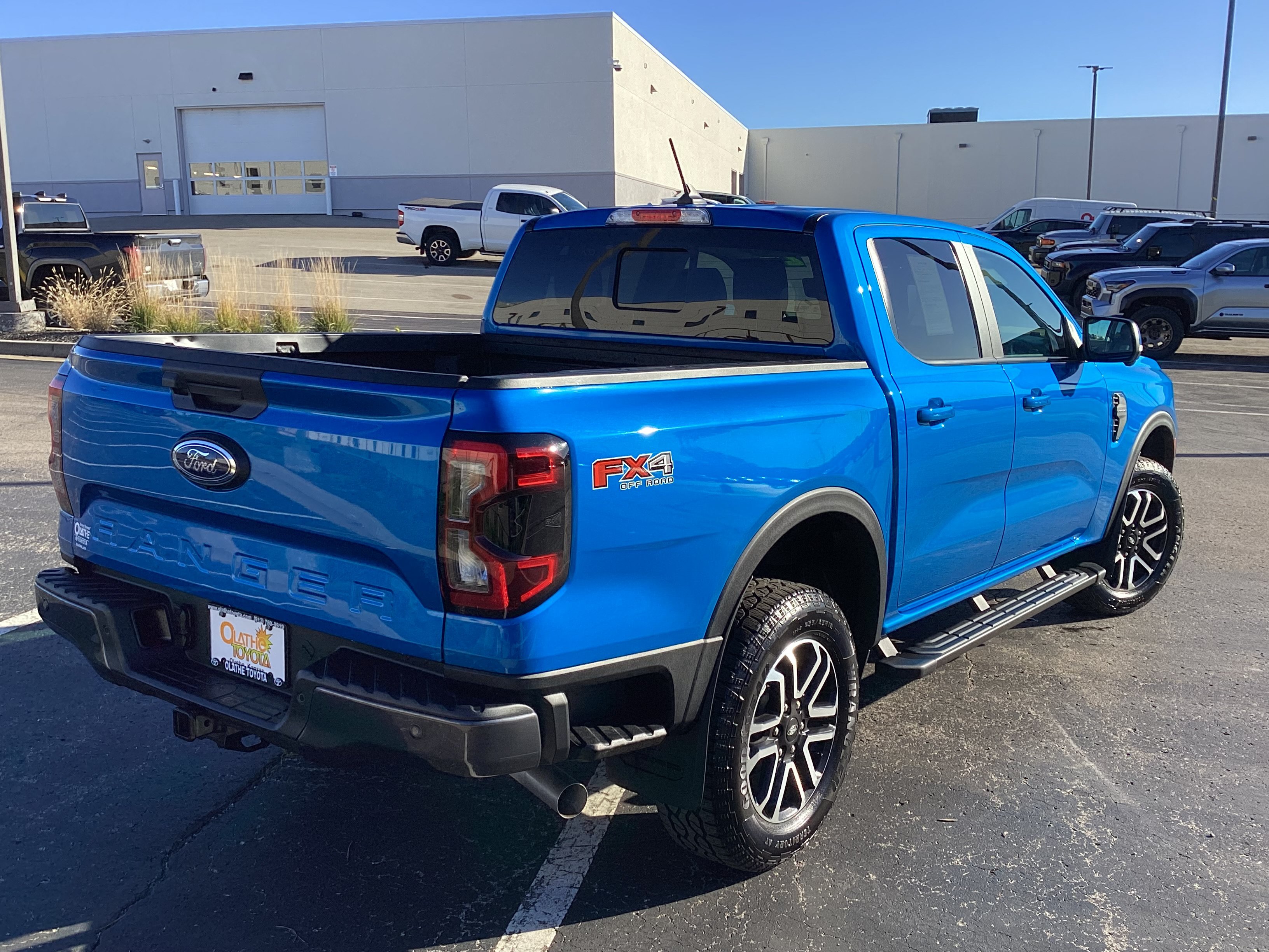 Used 2025 Ford Ranger Lariat w/ FX4 Off-Road Package AWD/4WD image 3