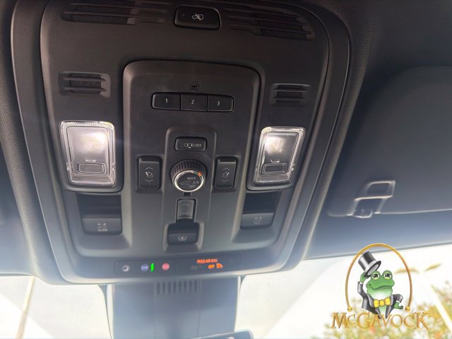 Used 2023 GMC Yukon Denali w/ Advanced Technology Package AWD/4WD image 22