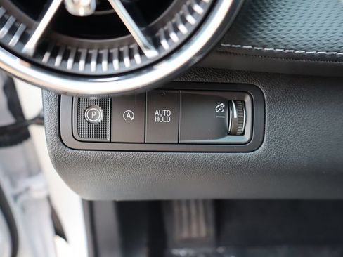 New 2027 Chevrolet Equinox LT w/ Convenience Package II FWD image 9