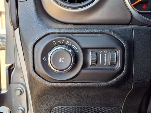 Used 2018 Jeep Wrangler Unlimited Sport S image 15