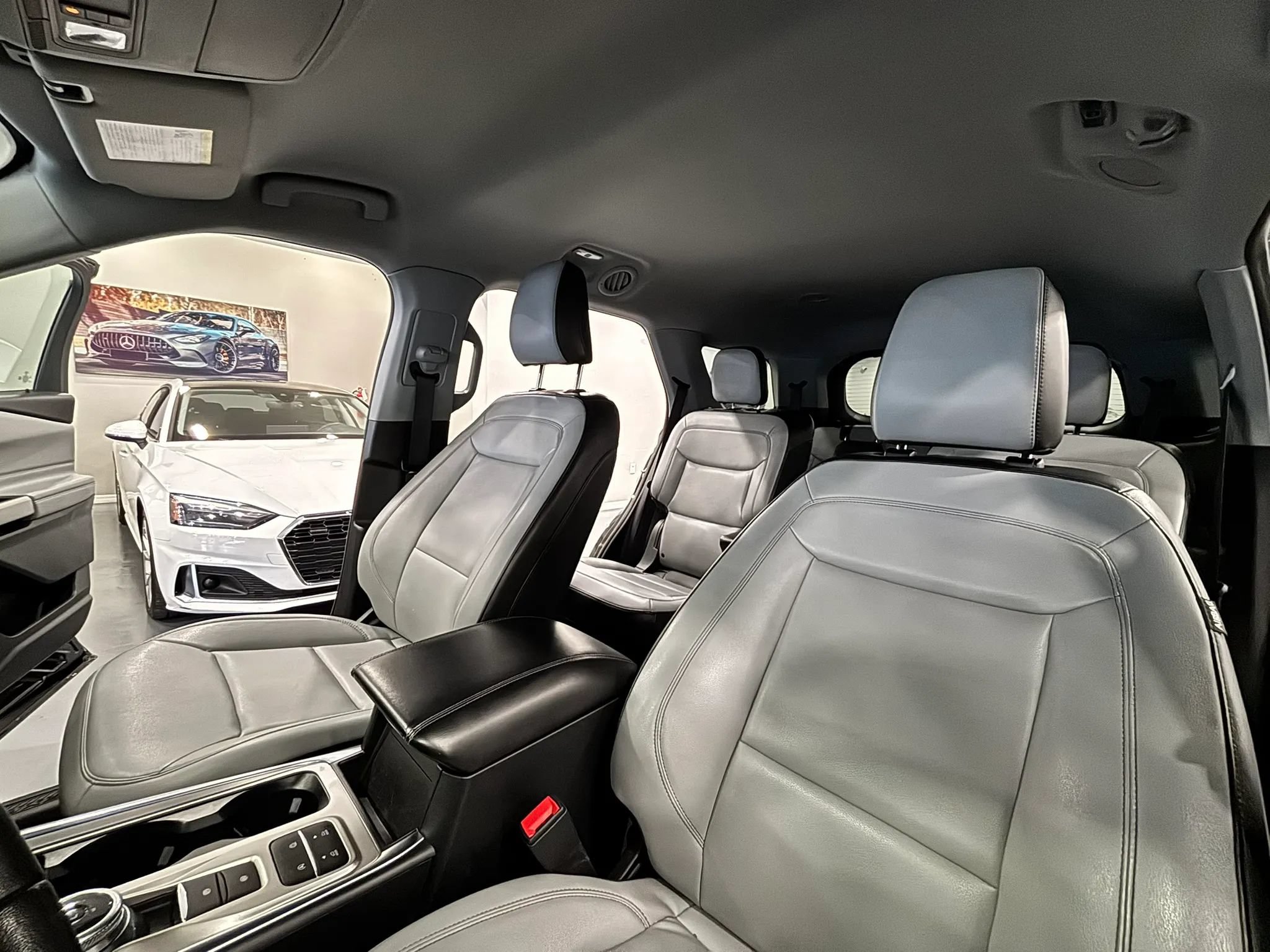 Used 2021 Ford Explorer XLT w/ Equipment Group 202A RWD image 11