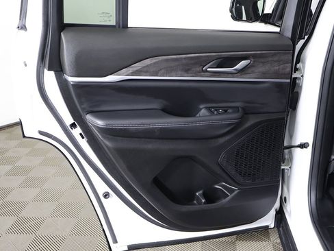 Used 2023 Jeep Grand Cherokee Limited w/ Black Appearance Package image 28