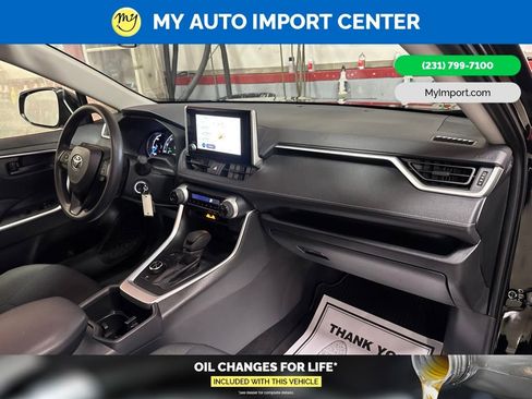 Used 2025 Toyota RAV4 LE AWD/4WD image 29