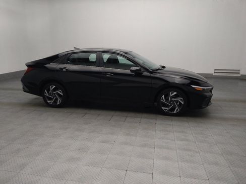 Used 2025 Hyundai Elantra SEL FWD image 11