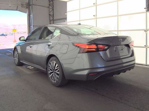 Used 2025 Nissan Altima 2.5 SV image 4