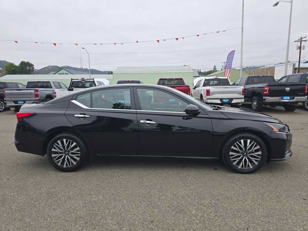 Used 2023 Nissan Altima 2.5 SV w/ SV Premium Package FWD image 6