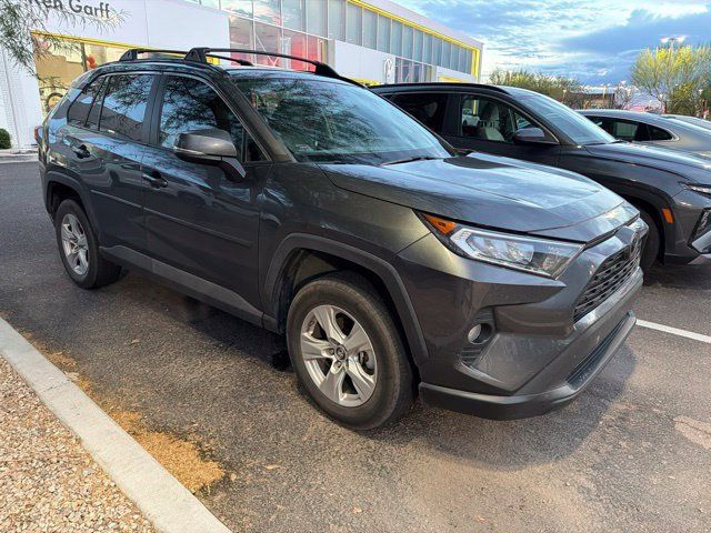 Used 2019 Toyota RAV4 XLE w/ Convenience Package FWD image 2