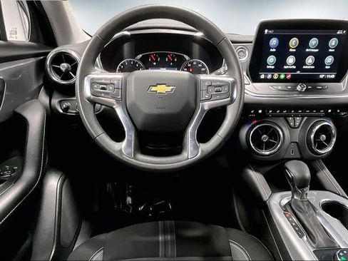 Used 2025 Chevrolet Blazer LT image 9