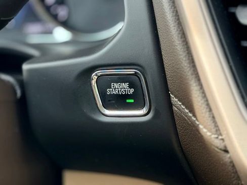Used 2018 GMC Acadia Denali w/ Technology Package FWD image 13