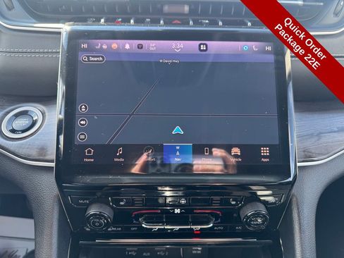 Used 2023 Jeep Grand Cherokee Limited w/ Black Appearance Package image 28