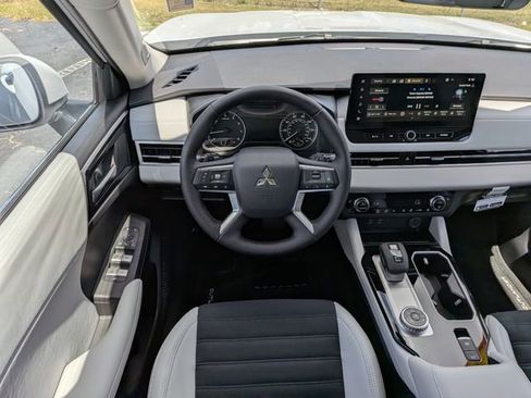 New 2026 Mitsubishi Outlander SE FWD image 14