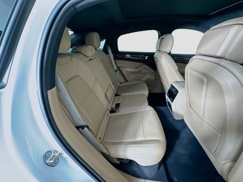 Certified 2023 Porsche Cayenne Platinum Edition AWD/4WD image 28