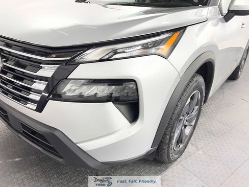 Used 2025 Nissan Rogue SV FWD image 10
