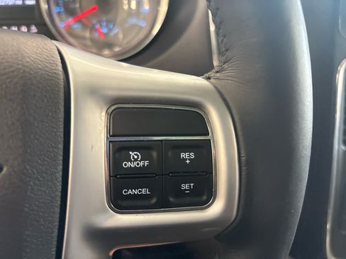 Used 2012 Chrysler Town & Country Touring w/ Entertainment Group #1 FWD image 26