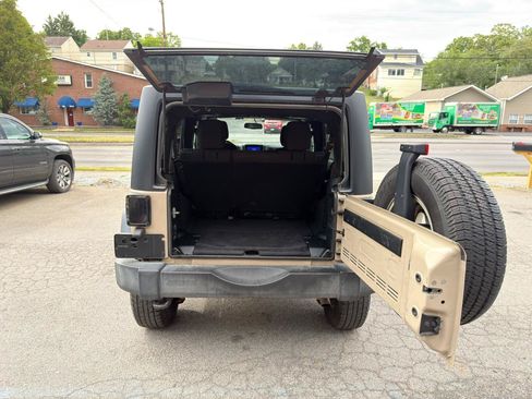 Used 2016 Jeep Wrangler Unlimited Sport w/ Quick Order Package 24S AWD/4WD image 13