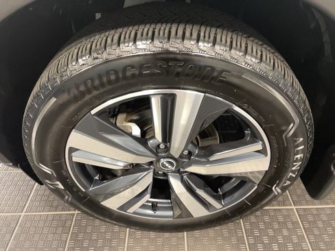 Used 2023 Nissan Rogue SL w/ SL Premium Package image 4