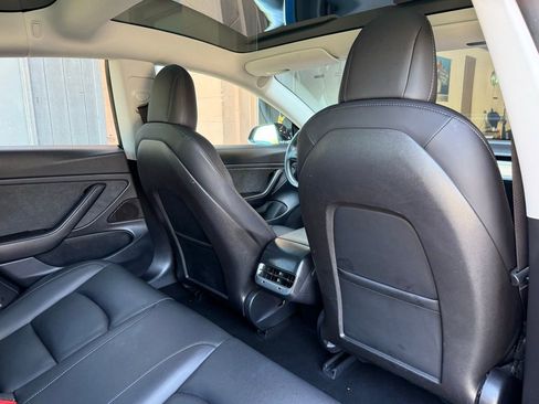 Used 2018 Tesla Model 3 Long Range RWD image 18