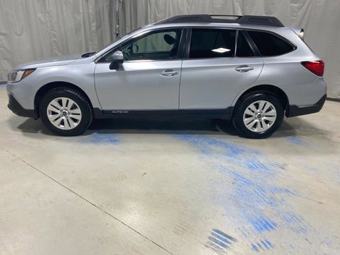 Used 2018 Subaru Outback 2.5i Premium image 5