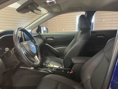 Used 2023 Toyota Corolla Cross XLE image 9