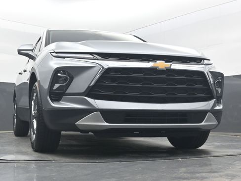Used 2023 Chevrolet Blazer LT FWD image 25