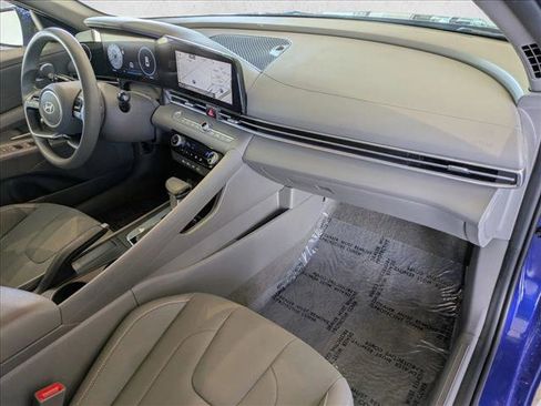 Used 2024 Hyundai Elantra SEL image 21