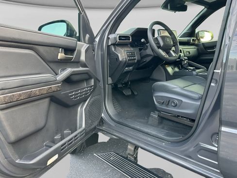 Used 2025 Toyota Tacoma Limited AWD/4WD image 23