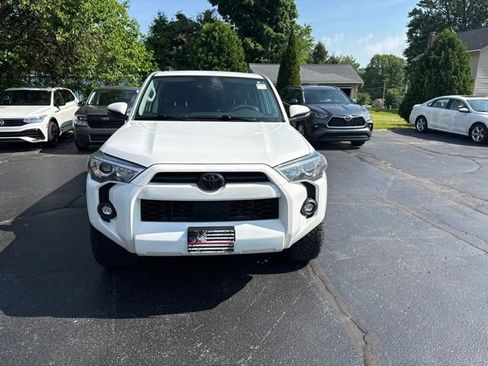 Used 2023 Toyota 4Runner SR5 Premium w/ Moonroof Package AWD/4WD image 2