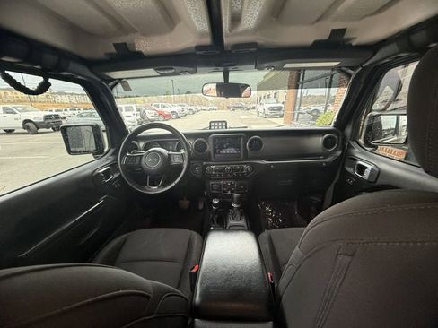 Used 2021 Jeep Gladiator Sport image 15