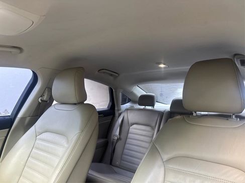 Used 2017 Ford Fusion SE w/ Fusion SE Technology Package image 10