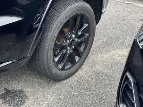 Used 2019 Jeep Grand Cherokee Altitude AWD/4WD image 16