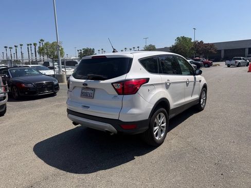 Used 2019 Ford Escape SE FWD image 3
