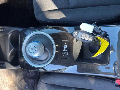 Used 2017 Nissan Leaf SV image 17