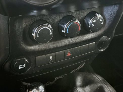 Used 2016 Jeep Wrangler Sport w/ Connectivity Group AWD/4WD image 18